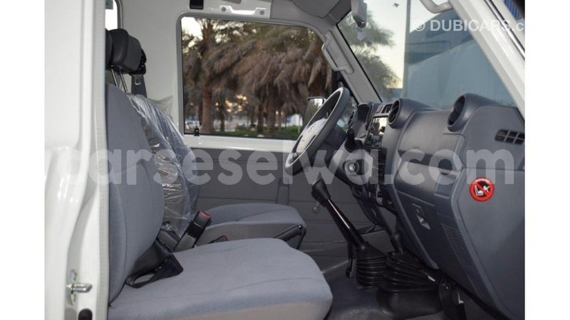 Big with watermark toyota land cruiser east mah%c3%a9 import dubai 5455