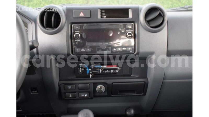 Big with watermark toyota land cruiser east mah%c3%a9 import dubai 5455