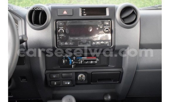 Buy Import Toyota Land Cruiser White Car in Import - Dubai in East Mahé Buy Import Toyota Land Cruiser White Car in Import - Dubai in East Mahé