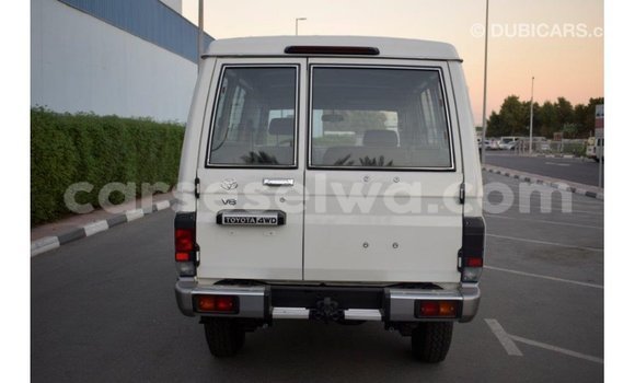 Buy Import Toyota Land Cruiser White Car in Import - Dubai in East Mahé Buy Import Toyota Land Cruiser White Car in Import - Dubai in East Mahé