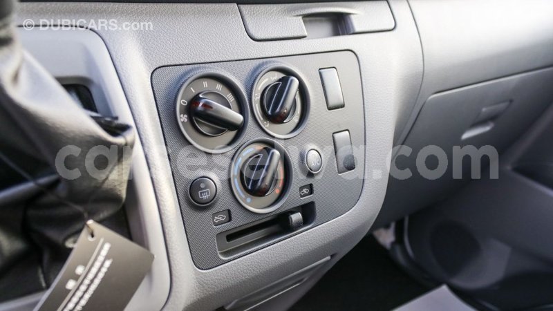 Big with watermark nissan urvan east mah%c3%a9 import dubai 5457