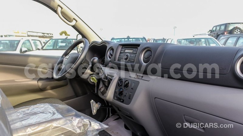 Big with watermark nissan urvan east mah%c3%a9 import dubai 5457