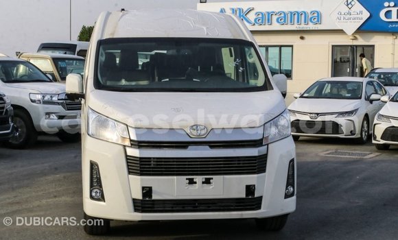 Acheter Import Voiture Toyota Hiace Blanc à Import - Dubai, East Mahé Acheter Import Voiture Toyota Hiace Blanc à Import - Dubai, East Mahé