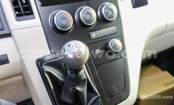 Acheter Import Voiture Toyota Hiace Blanc à Import - Dubai, East Mahé Acheter Import Voiture Toyota Hiace Blanc à Import - Dubai, East Mahé