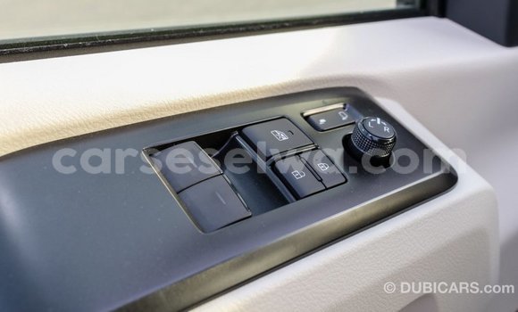 Acheter Import Voiture Toyota Hiace Blanc à Import - Dubai, East Mahé Acheter Import Voiture Toyota Hiace Blanc à Import - Dubai, East Mahé