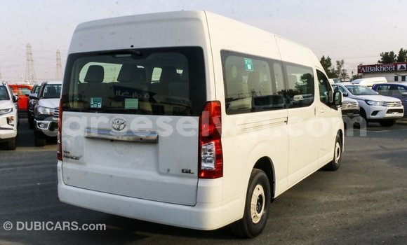 Acheter Import Voiture Toyota Hiace Blanc à Import - Dubai, East Mahé Acheter Import Voiture Toyota Hiace Blanc à Import - Dubai, East Mahé