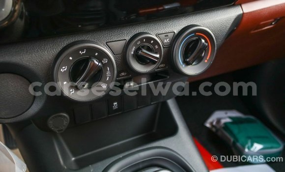 Acheter Import Voiture Toyota Hilux Blanc à Import - Dubai, East Mahé Acheter Import Voiture Toyota Hilux Blanc à Import - Dubai, East Mahé