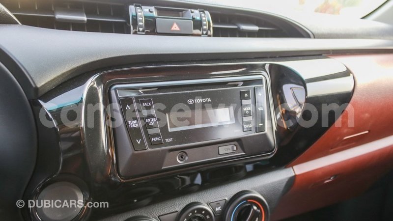 Big with watermark toyota hilux east mah%c3%a9 import dubai 5459