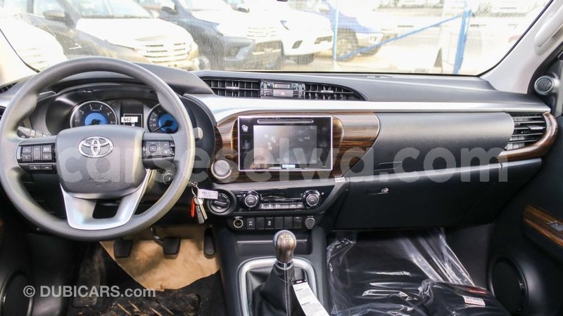 Big with watermark toyota hilux east mah%c3%a9 import dubai 5460