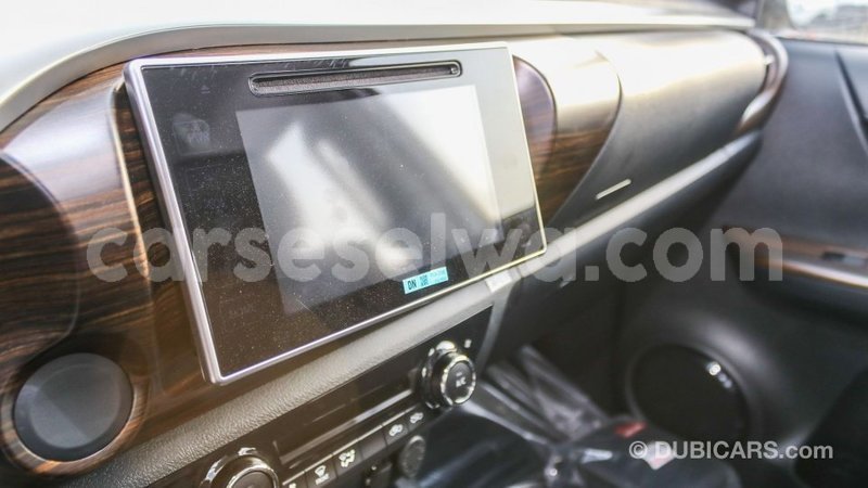 Big with watermark toyota hilux east mah%c3%a9 import dubai 5460