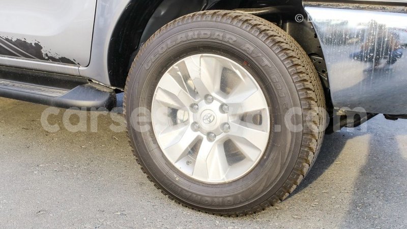 Big with watermark toyota hilux east mah%c3%a9 import dubai 5460