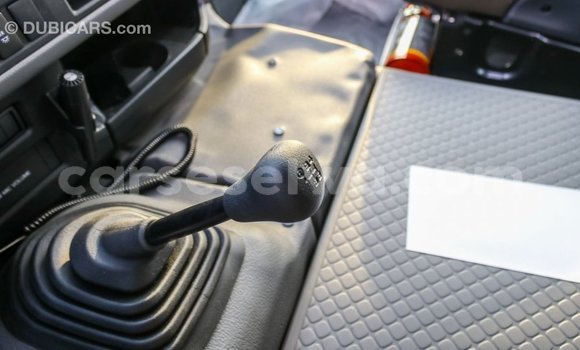 Acheter Import Voiture Toyota Coaster Blanc à Import - Dubai, East Mahé Acheter Import Voiture Toyota Coaster Blanc à Import - Dubai, East Mahé