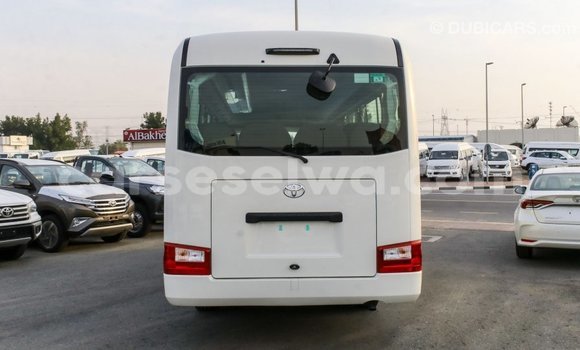 Acheter Import Voiture Toyota Coaster Blanc à Import - Dubai, East Mahé Acheter Import Voiture Toyota Coaster Blanc à Import - Dubai, East Mahé