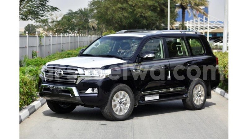 Big with watermark toyota land cruiser east mah%c3%a9 import dubai 5463
