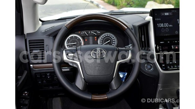 Big with watermark toyota land cruiser east mah%c3%a9 import dubai 5463