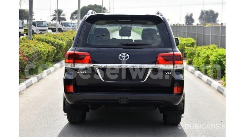 Big with watermark toyota land cruiser east mah%c3%a9 import dubai 5463