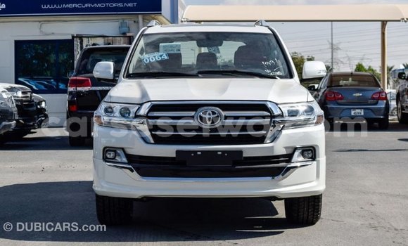 Acheter Import Voiture Toyota Land Cruiser Blanc à Import - Dubai, East Mahé Acheter Import Voiture Toyota Land Cruiser Blanc à Import - Dubai, East Mahé