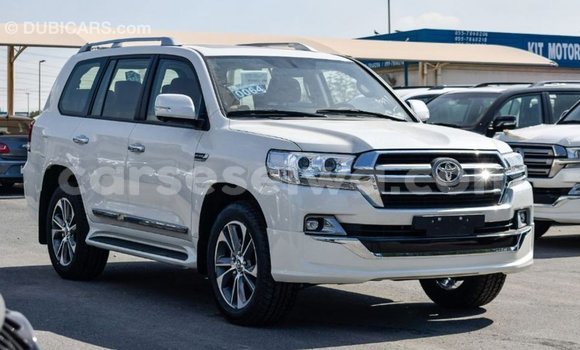 Acheter Import Voiture Toyota Land Cruiser Blanc à Import - Dubai, East Mahé Acheter Import Voiture Toyota Land Cruiser Blanc à Import - Dubai, East Mahé