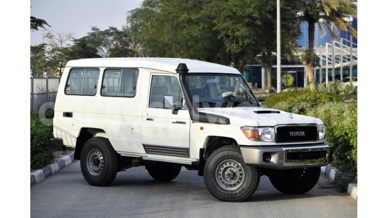 Big with watermark toyota land cruiser east mah%c3%a9 import dubai 5469