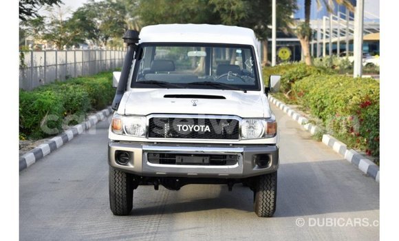 Buy Import Toyota Land Cruiser White Car in Import - Dubai in East Mahé Buy Import Toyota Land Cruiser White Car in Import - Dubai in East Mahé