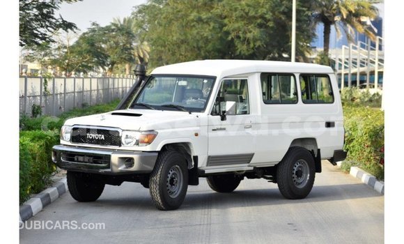 Buy Import Toyota Land Cruiser White Car in Import - Dubai in East Mahé Buy Import Toyota Land Cruiser White Car in Import - Dubai in East Mahé