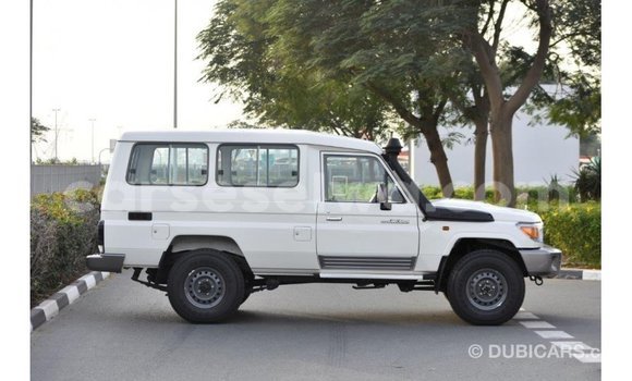 Buy Import Toyota Land Cruiser White Car in Import - Dubai in East Mahé Buy Import Toyota Land Cruiser White Car in Import - Dubai in East Mahé