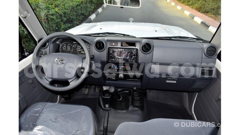 Big with watermark toyota land cruiser east mah%c3%a9 import dubai 5469