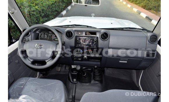 Buy Import Toyota Land Cruiser White Car in Import - Dubai in East Mahé Buy Import Toyota Land Cruiser White Car in Import - Dubai in East Mahé
