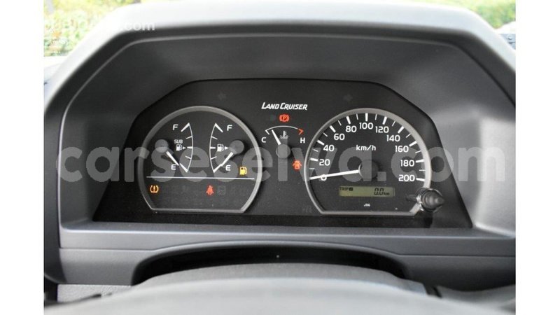 Big with watermark toyota land cruiser east mah%c3%a9 import dubai 5469