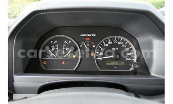 Buy Import Toyota Land Cruiser White Car in Import - Dubai in East Mahé Buy Import Toyota Land Cruiser White Car in Import - Dubai in East Mahé