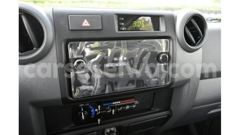 Big with watermark toyota land cruiser east mah%c3%a9 import dubai 5469