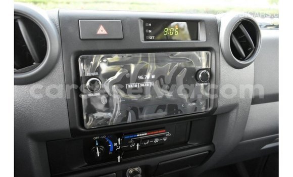 Buy Import Toyota Land Cruiser White Car in Import - Dubai in East Mahé Buy Import Toyota Land Cruiser White Car in Import - Dubai in East Mahé