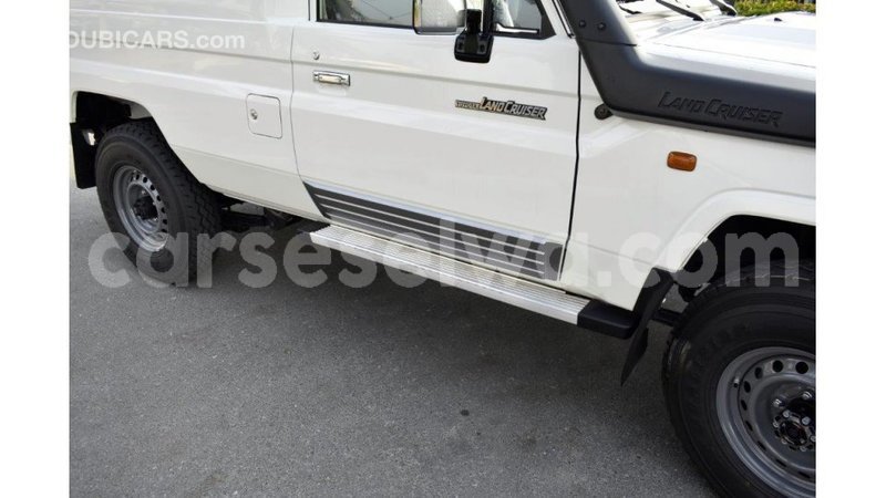 Big with watermark toyota land cruiser east mah%c3%a9 import dubai 5469