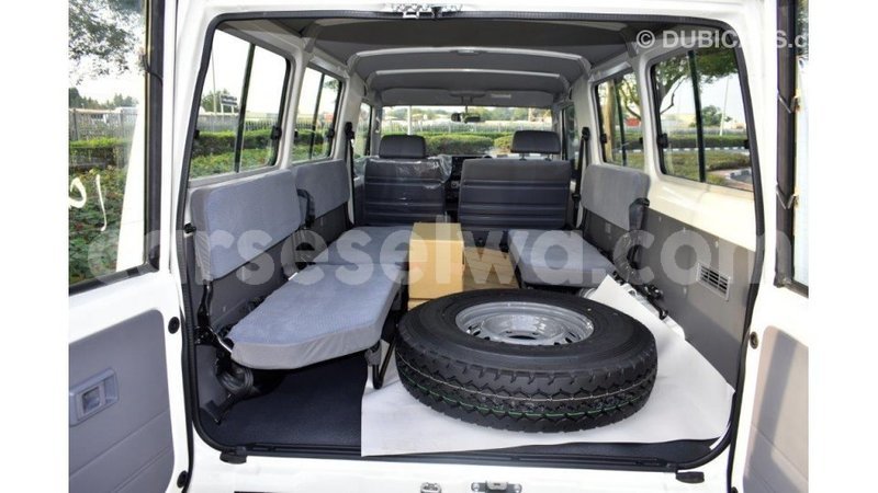 Big with watermark toyota land cruiser east mah%c3%a9 import dubai 5469