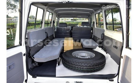 Buy Import Toyota Land Cruiser White Car in Import - Dubai in East Mahé Buy Import Toyota Land Cruiser White Car in Import - Dubai in East Mahé