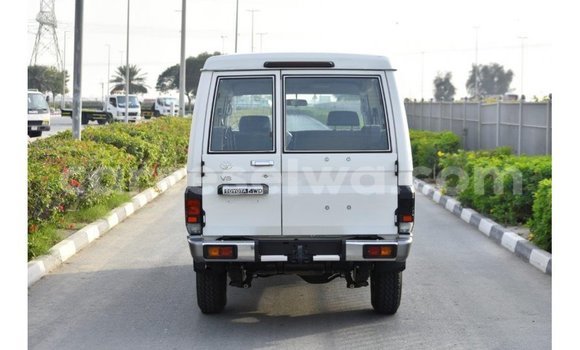 Buy Import Toyota Land Cruiser White Car in Import - Dubai in East Mahé Buy Import Toyota Land Cruiser White Car in Import - Dubai in East Mahé