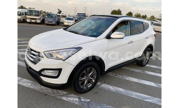 Acheter Import Voiture Hyundai Santa Fe Blanc à Import - Dubai, East Mahé Acheter Import Voiture Hyundai Santa Fe Blanc à Import - Dubai, East Mahé