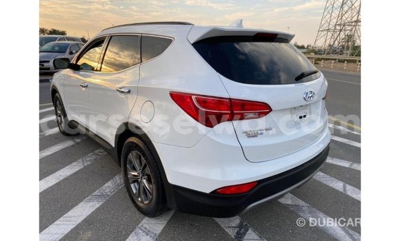 Acheter Import Voiture Hyundai Santa Fe Blanc à Import - Dubai, East Mahé Acheter Import Voiture Hyundai Santa Fe Blanc à Import - Dubai, East Mahé