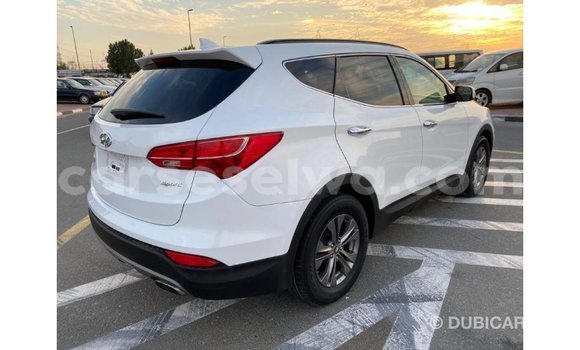 Acheter Import Voiture Hyundai Santa Fe Blanc à Import - Dubai, East Mahé Acheter Import Voiture Hyundai Santa Fe Blanc à Import - Dubai, East Mahé