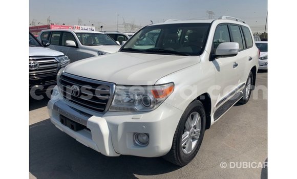 Acheter Import Voiture Toyota Land Cruiser Blanc à Import - Dubai, East Mahé Acheter Import Voiture Toyota Land Cruiser Blanc à Import - Dubai, East Mahé