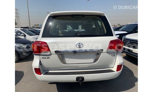 Acheter Import Voiture Toyota Land Cruiser Blanc à Import - Dubai, East Mahé Acheter Import Voiture Toyota Land Cruiser Blanc à Import - Dubai, East Mahé