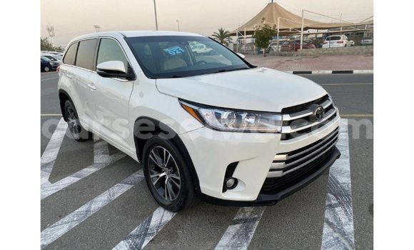 Acheter Import Voiture Toyota Highlander Blanc à Import - Dubai, East Mahé Acheter Import Voiture Toyota Highlander Blanc à Import - Dubai, East Mahé