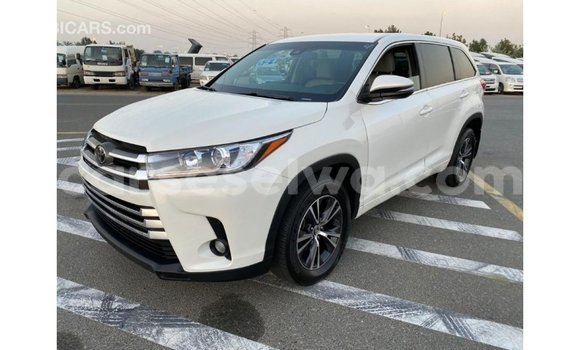 Acheter Import Voiture Toyota Highlander Blanc à Import - Dubai, East Mahé Acheter Import Voiture Toyota Highlander Blanc à Import - Dubai, East Mahé
