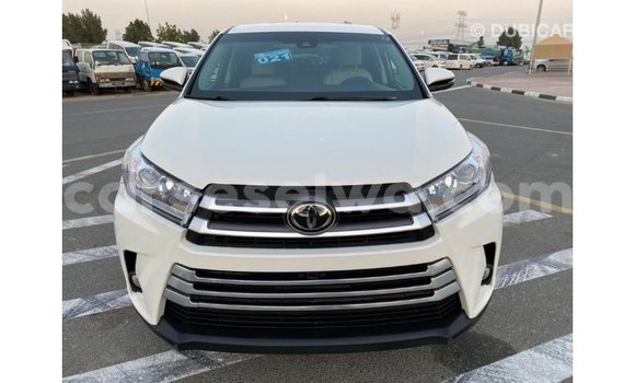 Acheter Import Voiture Toyota Highlander Blanc à Import - Dubai, East Mahé Acheter Import Voiture Toyota Highlander Blanc à Import - Dubai, East Mahé