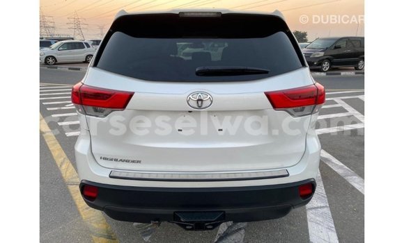 Acheter Import Voiture Toyota Highlander Blanc à Import - Dubai, East Mahé Acheter Import Voiture Toyota Highlander Blanc à Import - Dubai, East Mahé
