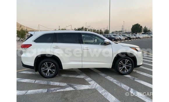 Acheter Import Voiture Toyota Highlander Blanc à Import - Dubai, East Mahé Acheter Import Voiture Toyota Highlander Blanc à Import - Dubai, East Mahé