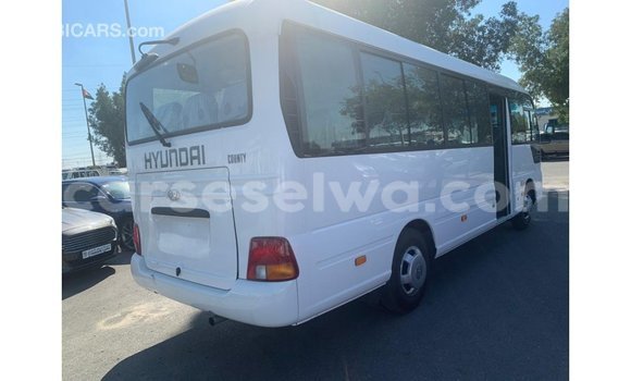 Buy Import Hyundai Accent White Car in Import - Dubai in East Mahé Buy Import Hyundai Accent White Car in Import - Dubai in East Mahé