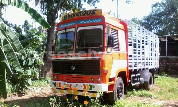 Acheter Occasion Utilitaire Hino Ranger Blanc à Mahé, Victoria