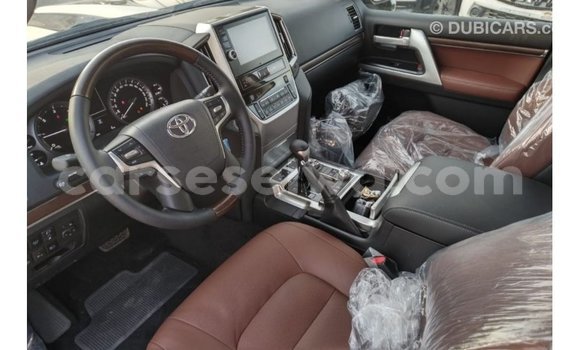 Acheter Import Voiture Toyota Land Cruiser Blanc à Import - Dubai, East Mahé Acheter Import Voiture Toyota Land Cruiser Blanc à Import - Dubai, East Mahé
