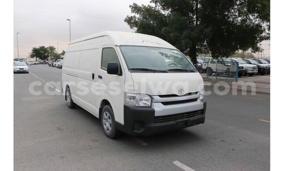 Acheter Import Voiture Toyota Hiace Blanc à Import - Dubai, East Mahé Acheter Import Voiture Toyota Hiace Blanc à Import - Dubai, East Mahé